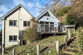 Rock Cottage - 3 Bedroom Holiday Home