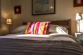 Rock Cottage - 3 Bedroom Holiday Home