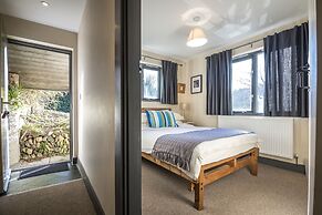 Rock Cottage - 3 Bedroom Holiday Home