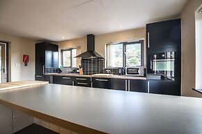 Rock Cottage - 3 Bedroom Holiday Home