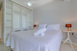 RV01 Excelente Quarto e Sala Pé na Areia