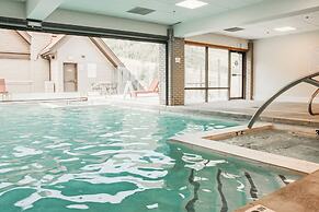 Ski Lodge Studio Studio Bedroom Condo by RedAwning