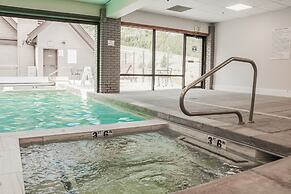 Ski Lodge Studio Studio Bedroom Condo by RedAwning