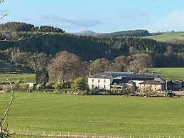 Cosy 2-bed Cottage With Garden Near Carlisle