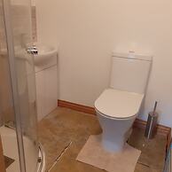 Cosy 2-bed Cottage With Garden Near Carlisle