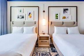 SERENA Hotel Aventura Miami, Tapestry Collection by Hilton