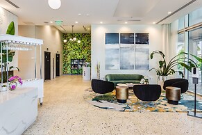 SERENA Hotel Aventura Miami, Tapestry Collection by Hilton