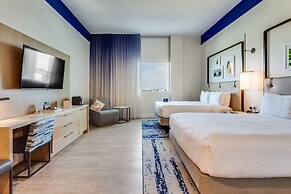 SERENA Hotel Aventura Miami, Tapestry Collection by Hilton