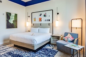 SERENA Hotel Aventura Miami, Tapestry Collection by Hilton