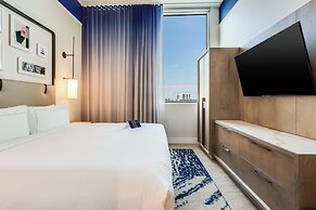 SERENA Hotel Aventura Miami, Tapestry Collection by Hilton