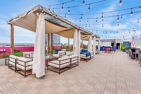 SERENA Hotel Aventura Miami, Tapestry Collection by Hilton