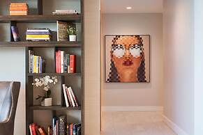 SERENA Hotel Aventura Miami, Tapestry Collection by Hilton