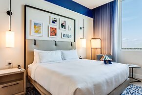 SERENA Hotel Aventura Miami, Tapestry Collection by Hilton