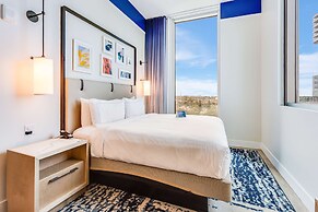 SERENA Hotel Aventura Miami, Tapestry Collection by Hilton