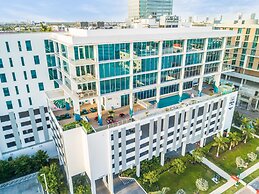 SERENA Hotel Aventura Miami, Tapestry Collection by Hilton