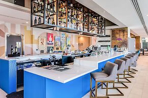 SERENA Hotel Aventura Miami, Tapestry Collection by Hilton