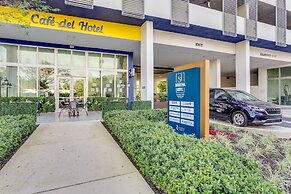 SERENA Hotel Aventura Miami, Tapestry Collection by Hilton