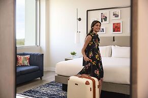 SERENA Hotel Aventura Miami, Tapestry Collection by Hilton