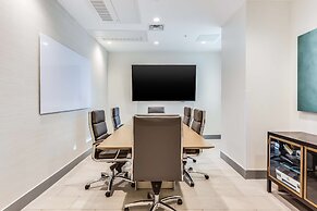 SERENA Hotel Aventura Miami, Tapestry Collection by Hilton