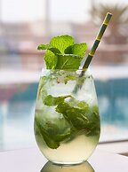 SERENA Hotel Aventura Miami, Tapestry Collection by Hilton