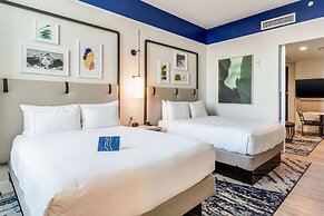 SERENA Hotel Aventura Miami, Tapestry Collection by Hilton