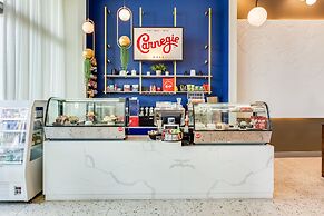 SERENA Hotel Aventura Miami, Tapestry Collection by Hilton