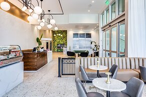 SERENA Hotel Aventura Miami, Tapestry Collection by Hilton