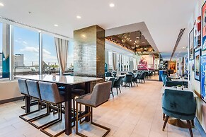 SERENA Hotel Aventura Miami, Tapestry Collection by Hilton