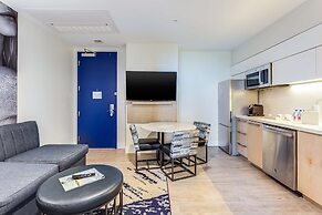 SERENA Hotel Aventura Miami, Tapestry Collection by Hilton