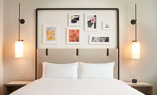 SERENA Hotel Aventura Miami, Tapestry Collection by Hilton