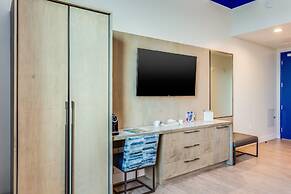 SERENA Hotel Aventura Miami, Tapestry Collection by Hilton