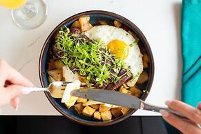 SERENA Hotel Aventura Miami, Tapestry Collection by Hilton