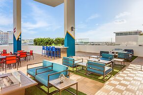 SERENA Hotel Aventura Miami, Tapestry Collection by Hilton