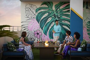 SERENA Hotel Aventura Miami, Tapestry Collection by Hilton