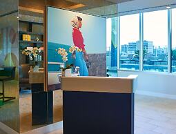 SERENA Hotel Aventura Miami, Tapestry Collection by Hilton