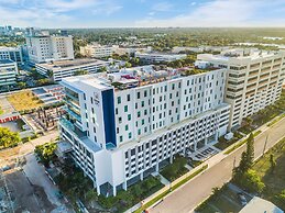 SERENA Hotel Aventura Miami, Tapestry Collection by Hilton