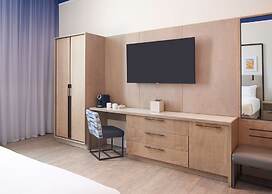 SERENA Hotel Aventura Miami, Tapestry Collection by Hilton