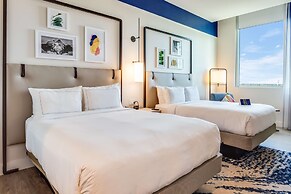 SERENA Hotel Aventura Miami, Tapestry Collection by Hilton