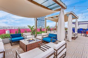 SERENA Hotel Aventura Miami, Tapestry Collection by Hilton