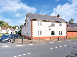 Rustic Holiday Home in Birmingham near Motorcycle Museum