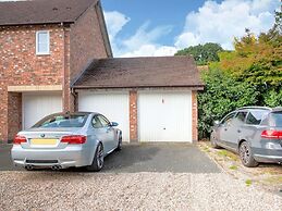 Rustic Holiday Home in Birmingham near Motorcycle Museum