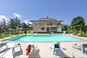 Sunny Stay in Tavullia Hills
