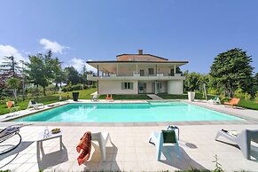 Sunny Stay in Tavullia Hills
