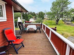 10 Person Holiday Home in Staubø