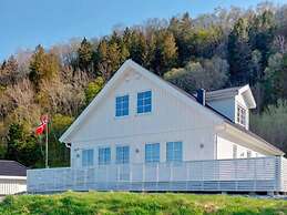 4 Person Holiday Home in Brattvag