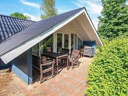 Secluded Oasis by Kvie Lake-by Traum