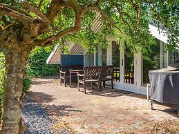 Secluded Oasis by Kvie Lake-by Traum