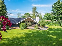 Secluded Oasis by Kvie Lake-by Traum