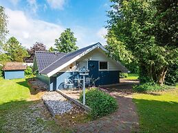 Secluded Oasis by Kvie Lake-by Traum