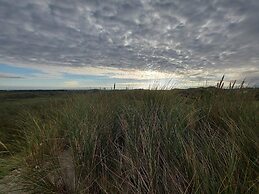 Seaside Serenity in Hvide Sande-by Traum